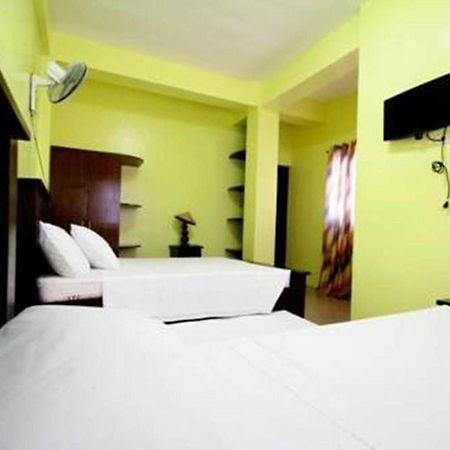 Luis Bay Travellers Lodge Coron Exterior photo