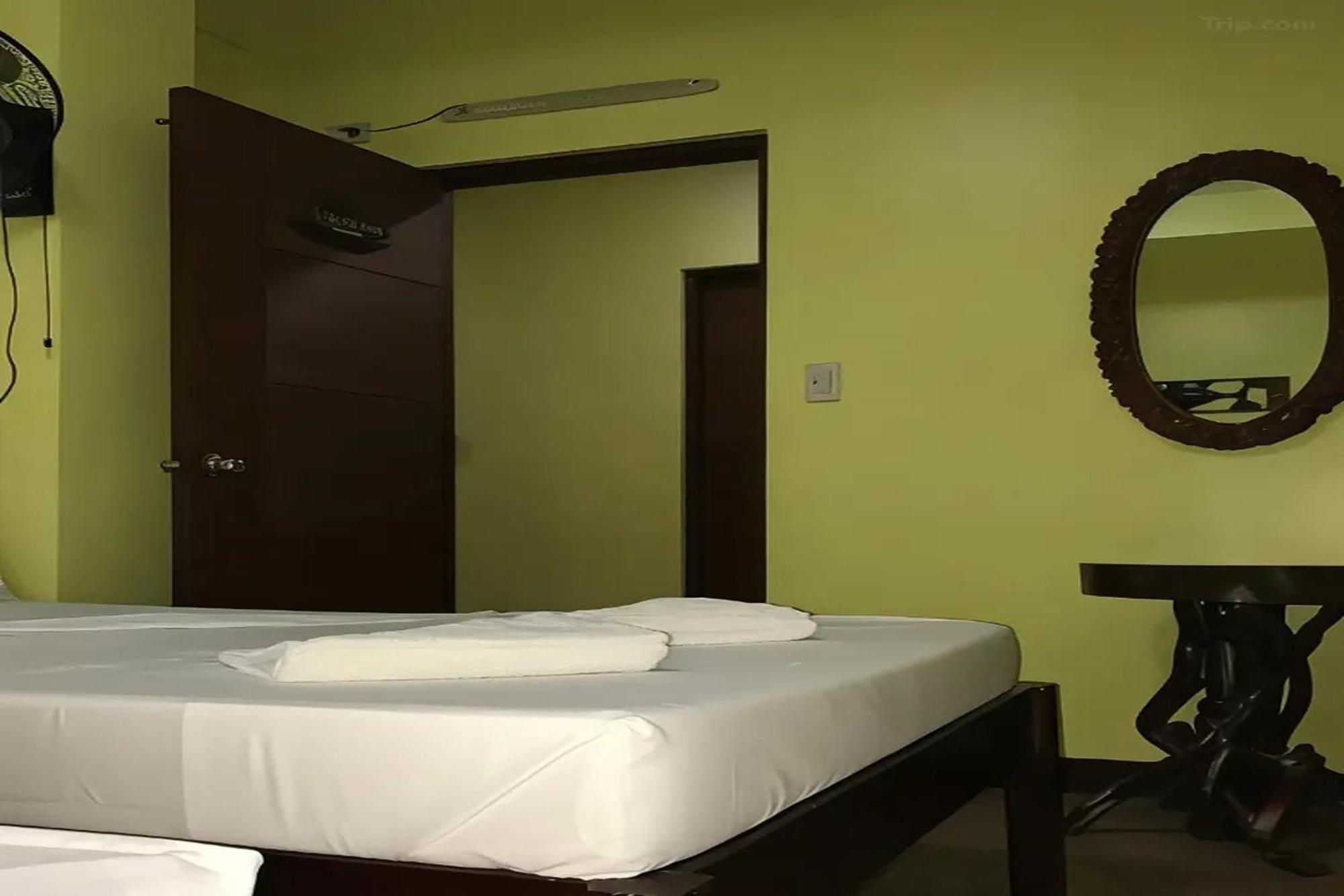 Luis Bay Travellers Lodge Coron Exterior photo