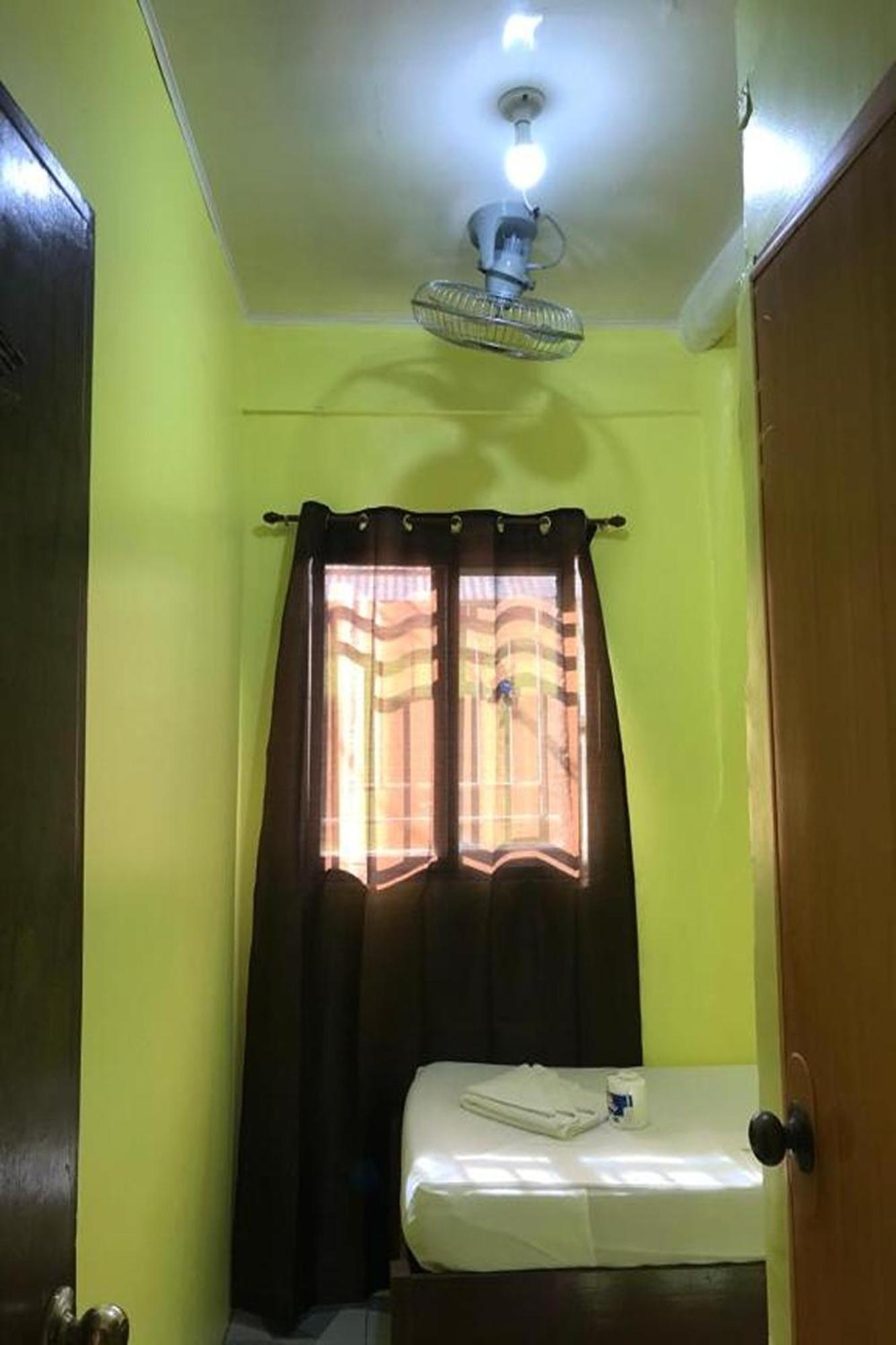 Luis Bay Travellers Lodge Coron Exterior photo