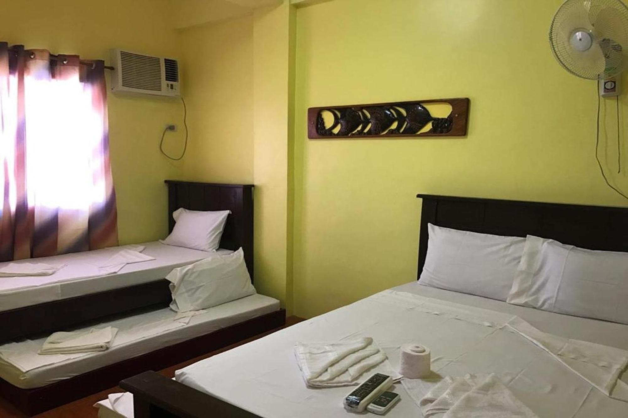 Luis Bay Travellers Lodge Coron Exterior photo