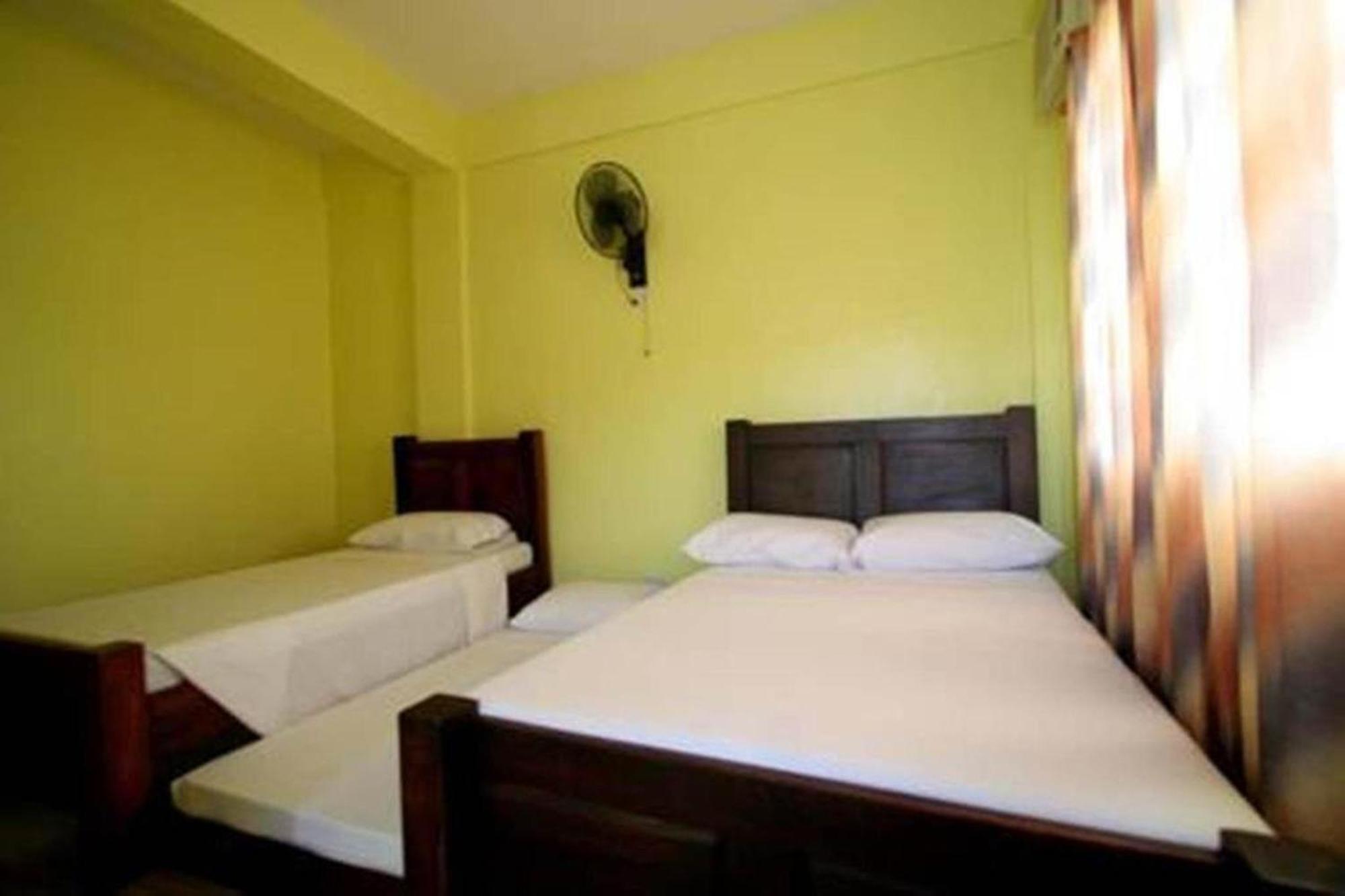 Luis Bay Travellers Lodge Coron Exterior photo