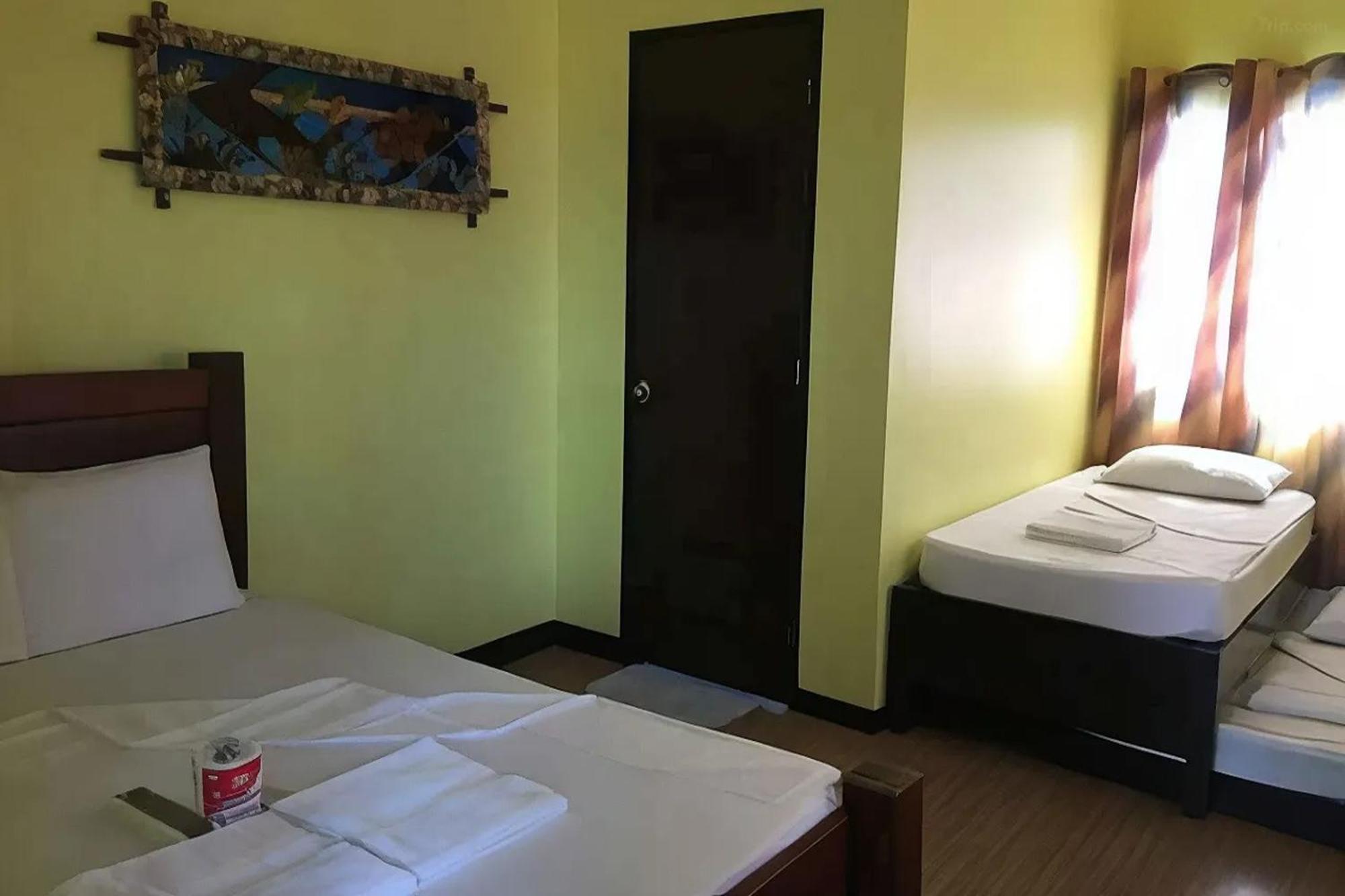 Luis Bay Travellers Lodge Coron Exterior photo