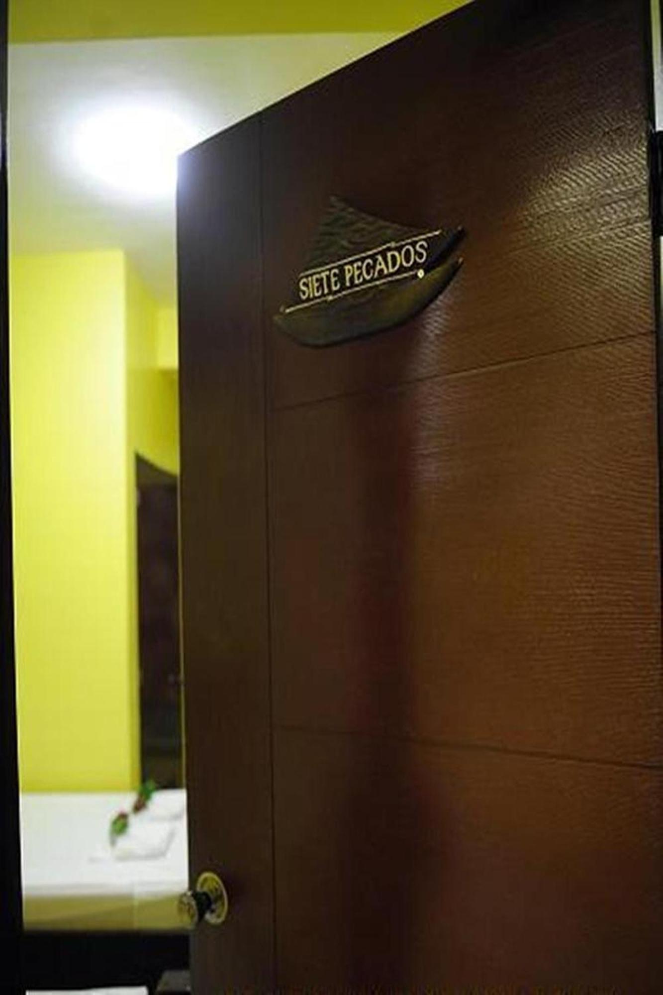 Luis Bay Travellers Lodge Coron Exterior photo