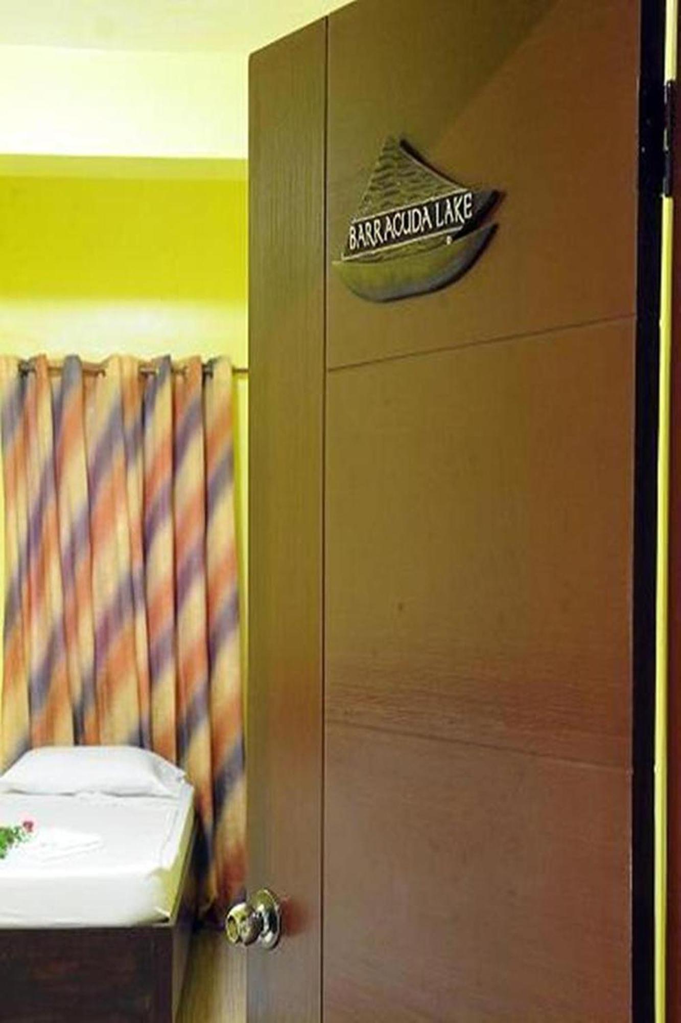 Luis Bay Travellers Lodge Coron Exterior photo