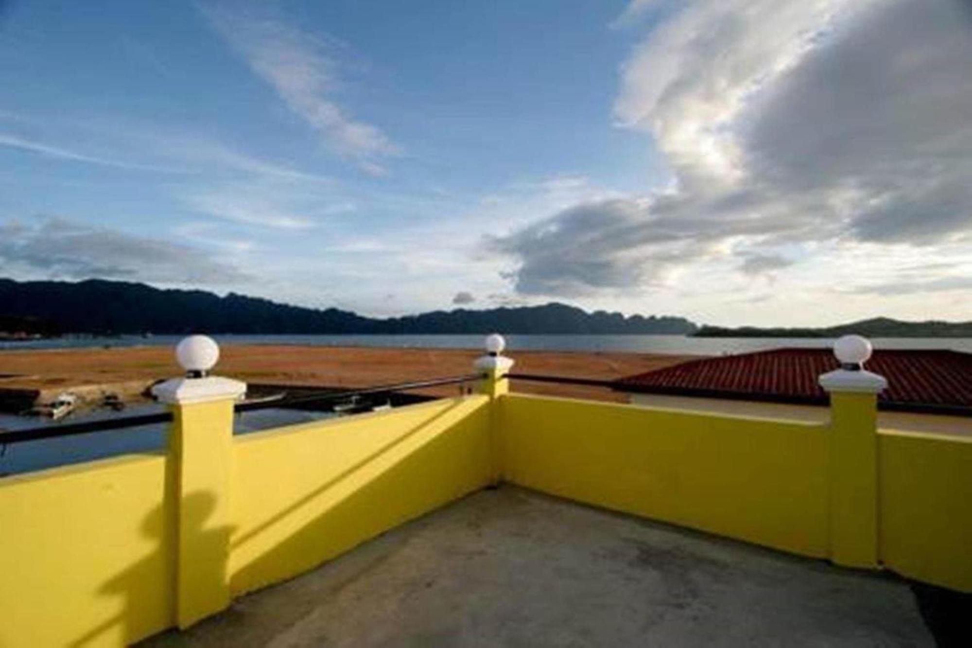 Luis Bay Travellers Lodge Coron Exterior photo