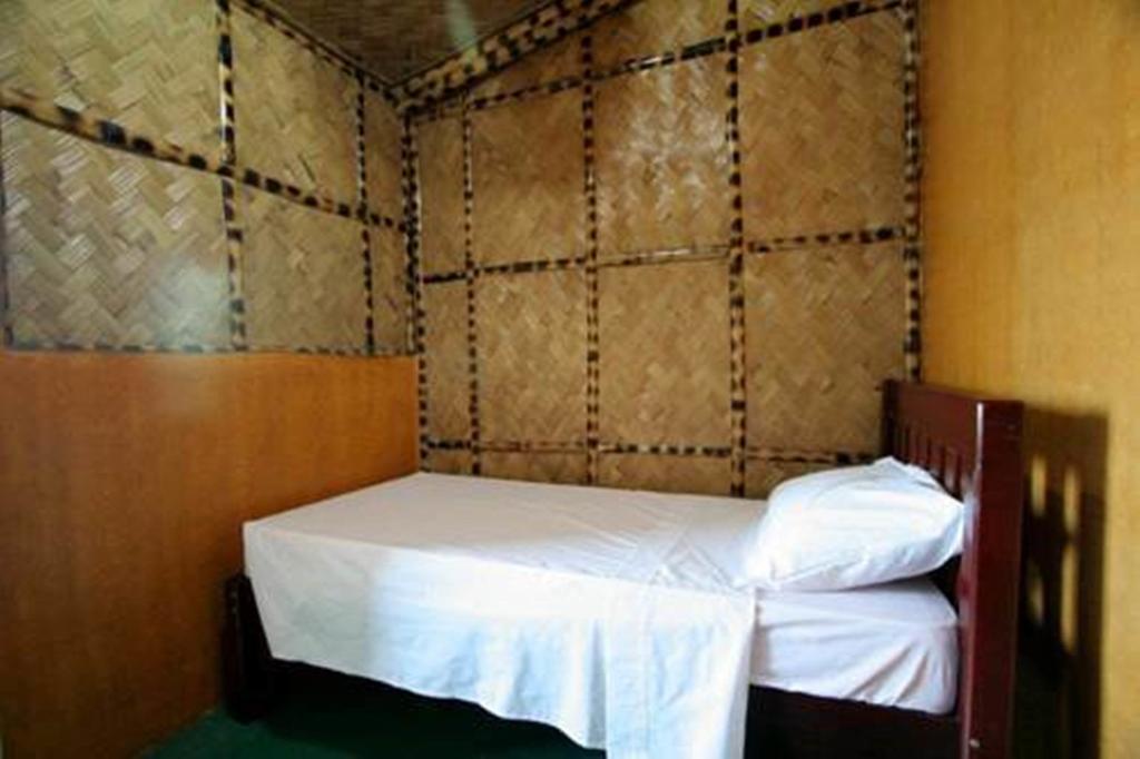 Luis Bay Travellers Lodge Coron Exterior photo