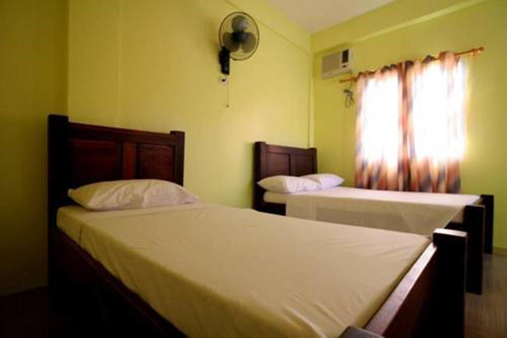 Luis Bay Travellers Lodge Coron Exterior photo