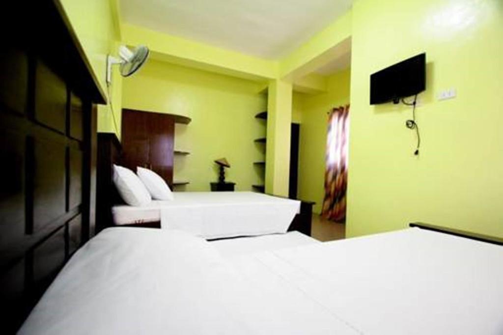 Luis Bay Travellers Lodge Coron Exterior photo
