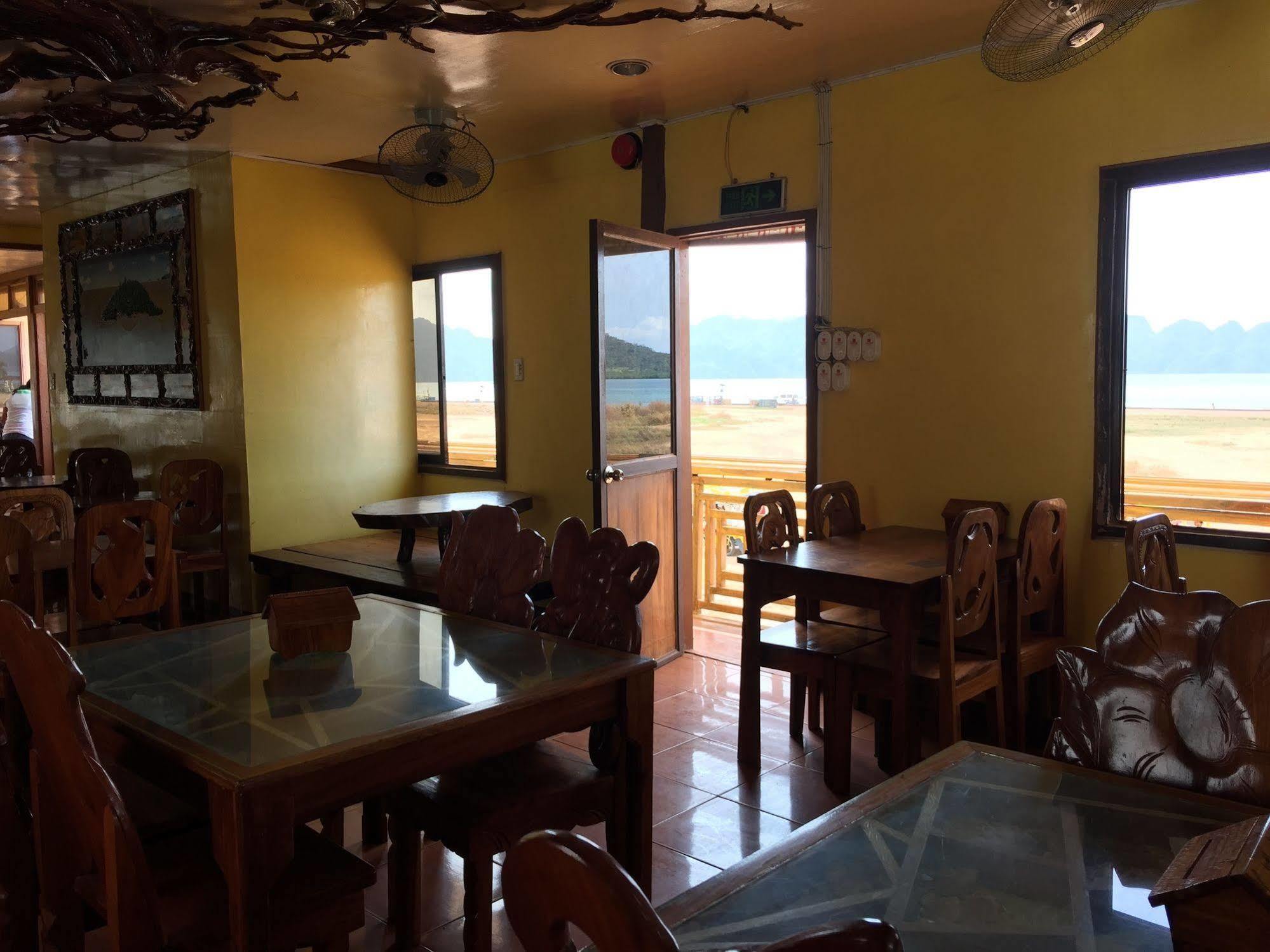 Luis Bay Travellers Lodge Coron Exterior photo