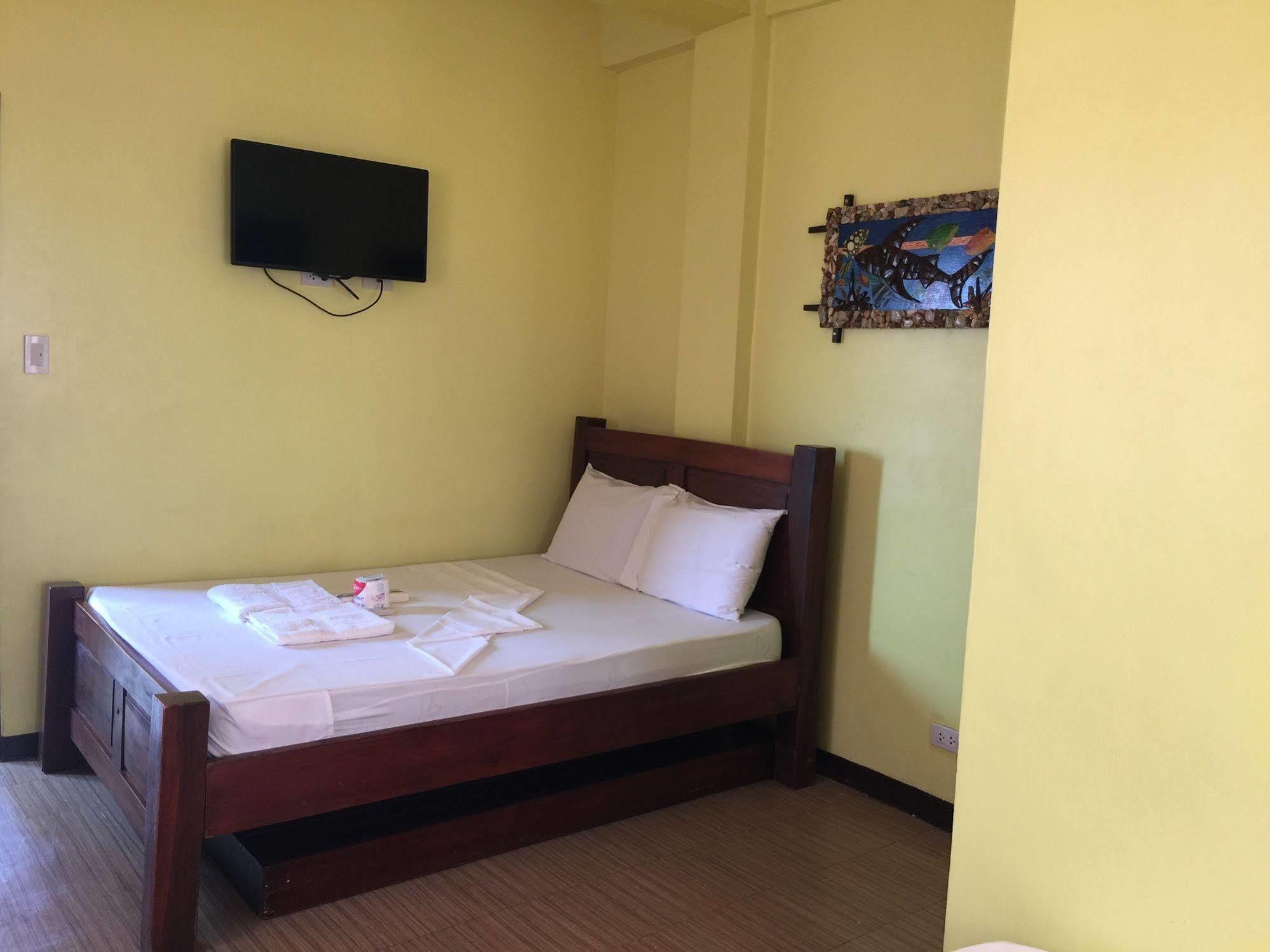 Luis Bay Travellers Lodge Coron Exterior photo