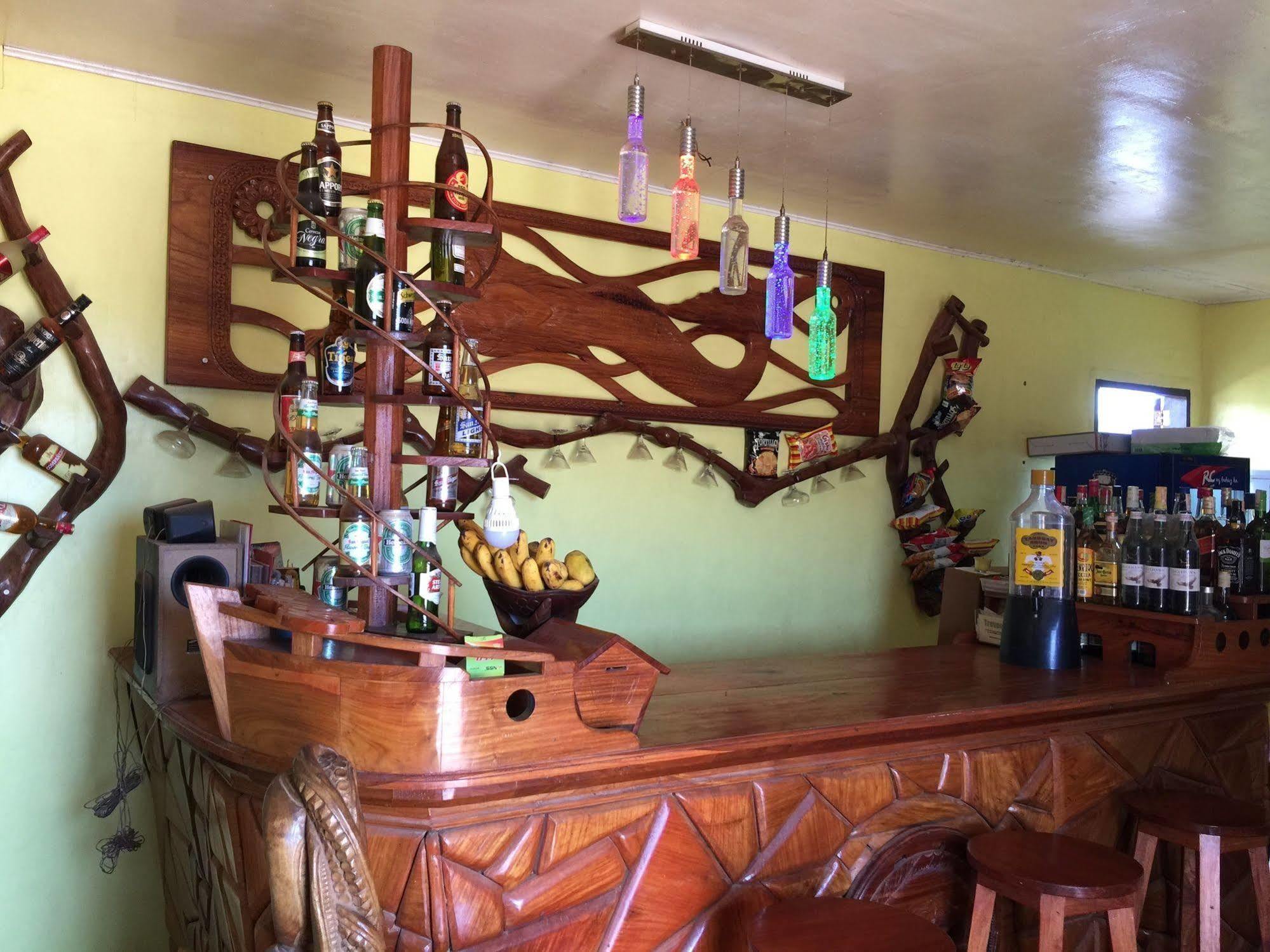 Luis Bay Travellers Lodge Coron Exterior photo