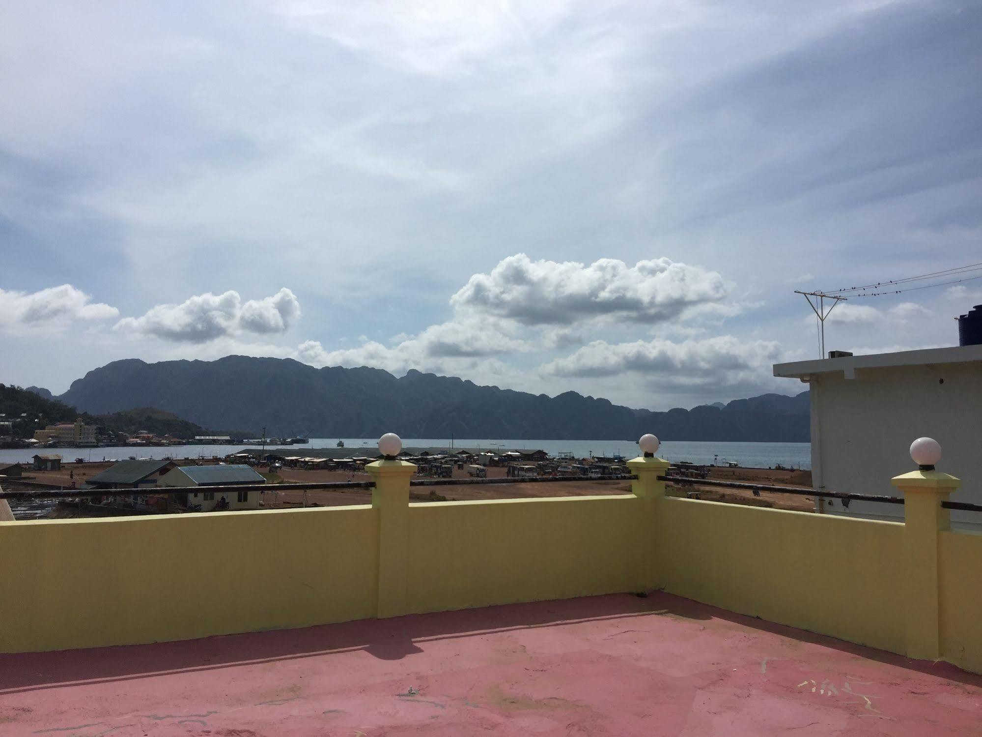 Luis Bay Travellers Lodge Coron Exterior photo