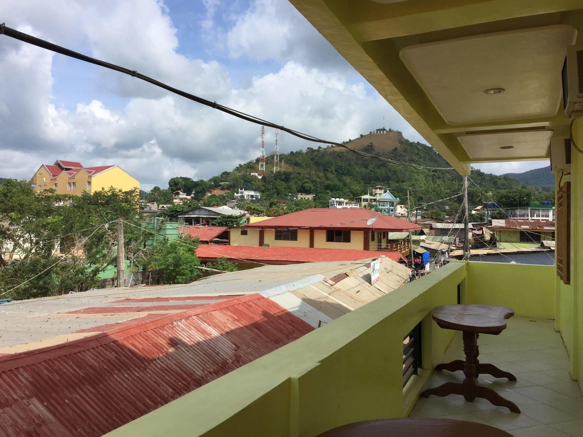 Luis Bay Travellers Lodge Coron Exterior photo