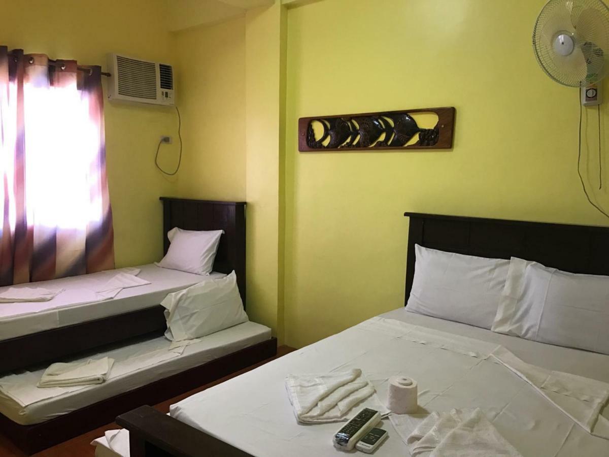 Luis Bay Travellers Lodge Coron Exterior photo